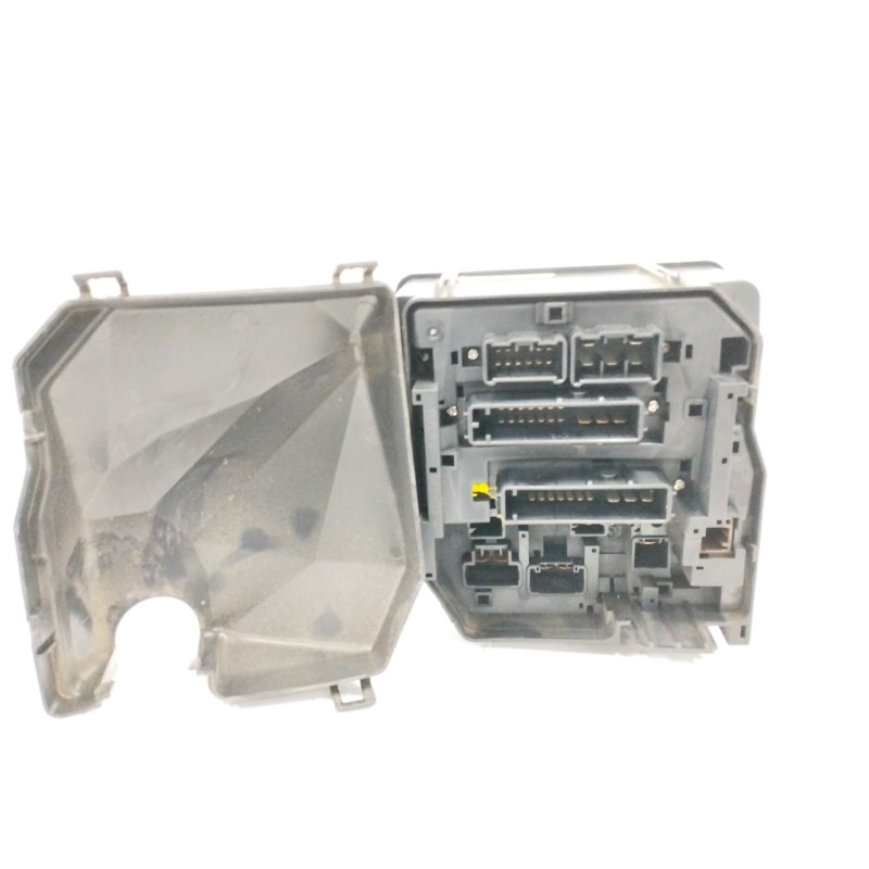 CAJA RELES / FUSIBLES