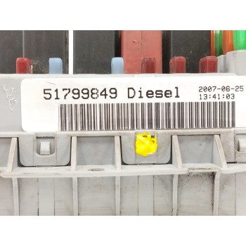 Recambio de caja reles / fusibles para fiat linea (110) 1.3 16v jtd cat referencia OEM IAM 51799849  