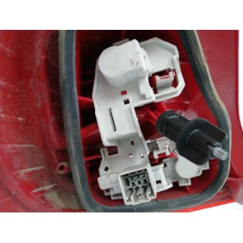 Recambio de piloto trasero derecho para ford fiesta (cb1) 1.25 16v cat referencia OEM IAM 8A6113404A  