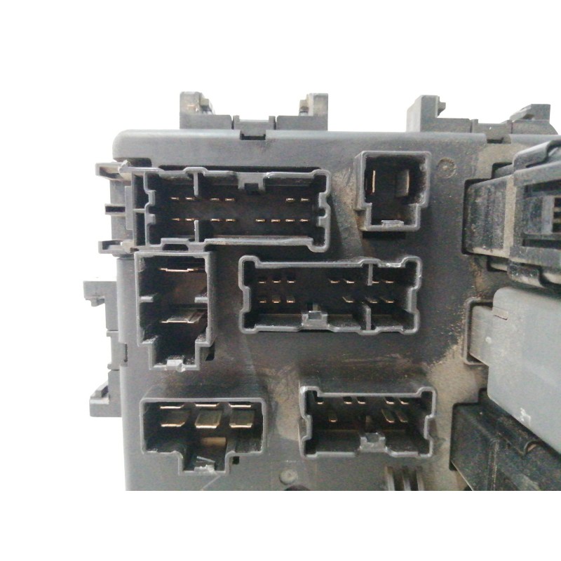 CAJA RELES / FUSIBLES