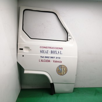 Recambio de puerta delantera derecha para nissan trade 100 3.0 turbodiesel referencia OEM IAM  NECESITA REPARACION 