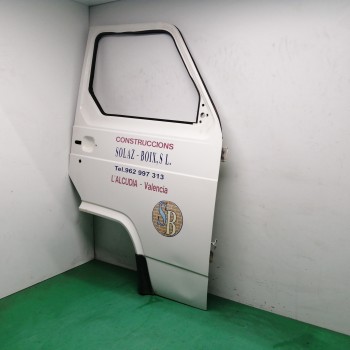 Recambio de puerta delantera derecha para nissan trade 100 3.0 turbodiesel referencia OEM IAM  NECESITA REPARACION 