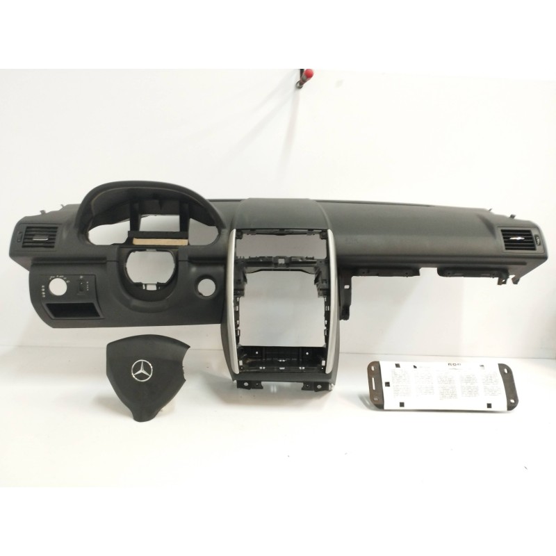 Recambio de salpicadero para mercedes-benz clase a (w169) 1.5 cat referencia OEM IAM A16968007 0008607403 1698600005