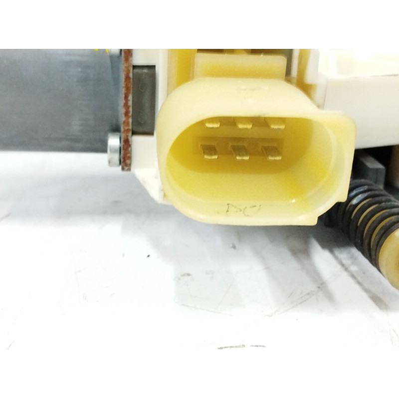 ELEVALUNAS DELANTERO DERECHO 6M2114553B