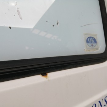 Recambio de porton trasero derecho para nissan trade 100 3.0 turbodiesel referencia OEM IAM  DAÑADA 