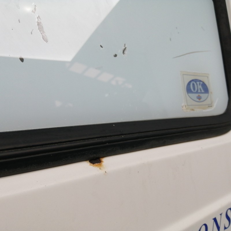 PORTON TRASERO DERECHO DAÑADA