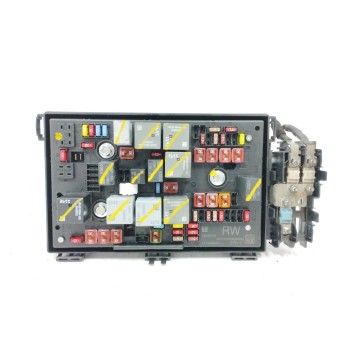 Recambio de caja reles / fusibles para opel astra j sports tourer 1.7 16v cdti referencia OEM IAM 13343765  