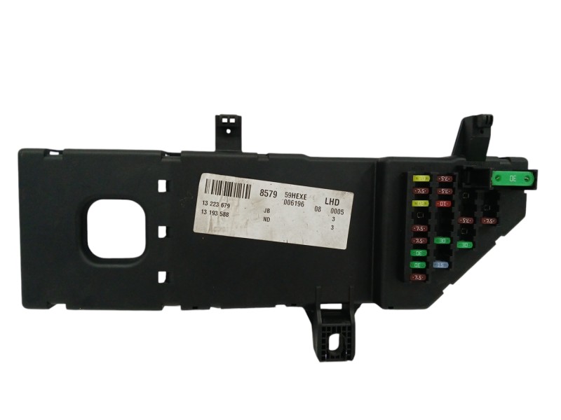 Recambio de caja reles / fusibles para opel vectra c berlina 1.9 cdti referencia OEM IAM 13223679  