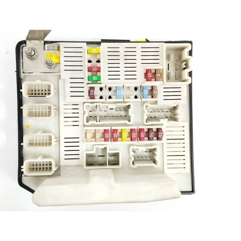 CAJA RELES / FUSIBLES