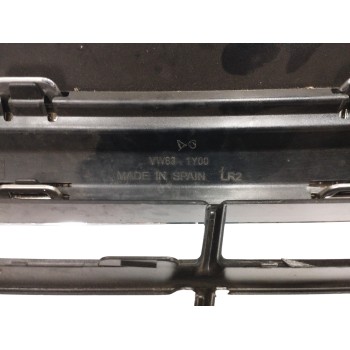 Recambio de rejilla delantera para volkswagen crafter kasten (sy) referencia OEM IAM VW831Y00 SIN SOPORTE 7C0853651A