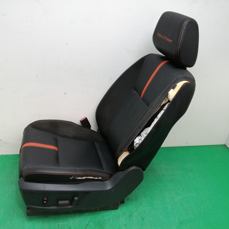 ASIENTO DELANTERO IZQUIERDO PROTECTOR SALTADO