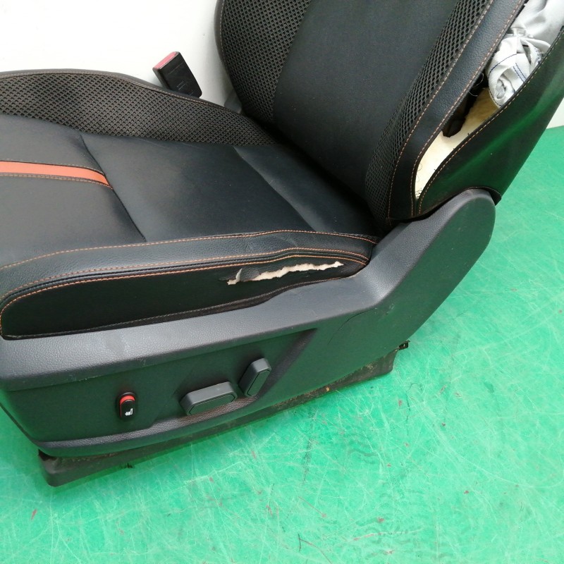 ASIENTO DELANTERO IZQUIERDO PROTECTOR SALTADO