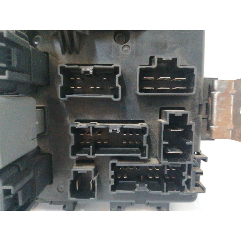 CAJA RELES / FUSIBLES