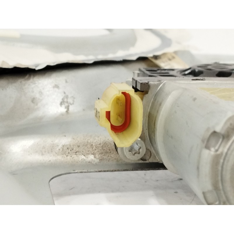 ELEVALUNAS DELANTERO IZQUIERDO 824701FXXX