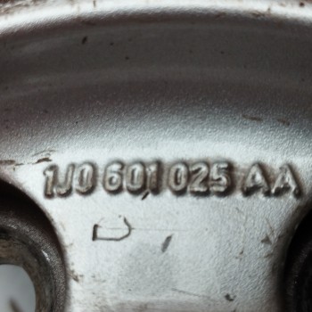 Recambio de llanta para volkswagen golf iv berlina (1j1) 1.9 tdi referencia OEM IAM 1J0601025AA 6JX15H2 ET38 1J0601025B