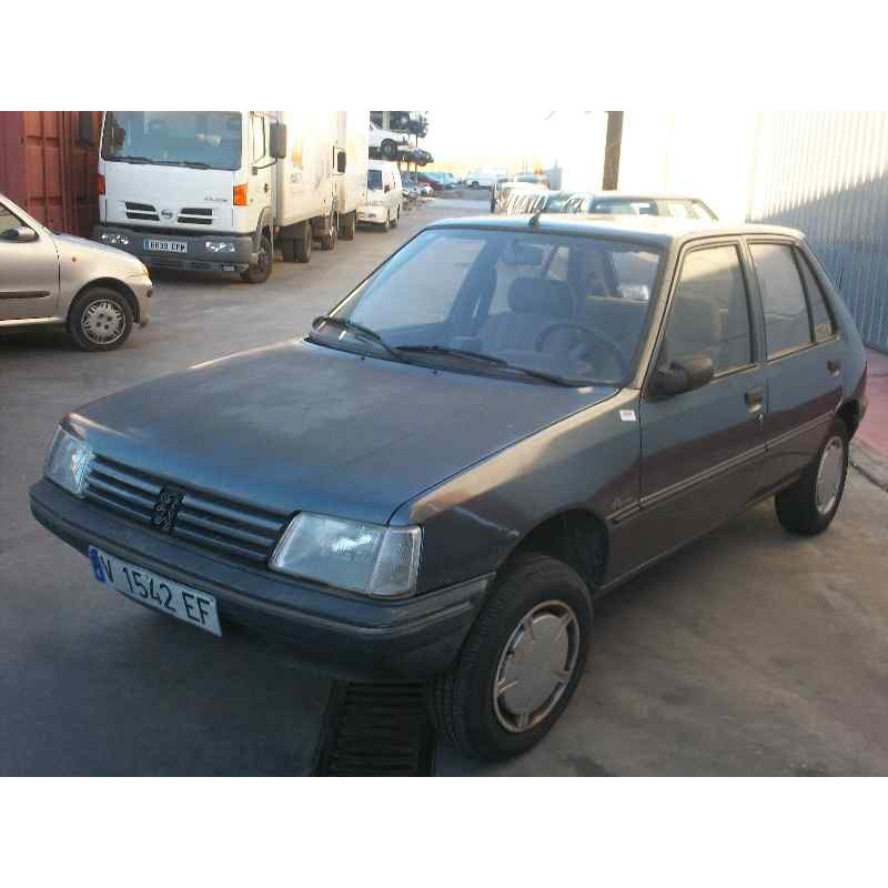 PEUGEOT 205 BERLINA