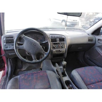 toyota avensis berlina (t 22) del año 1999