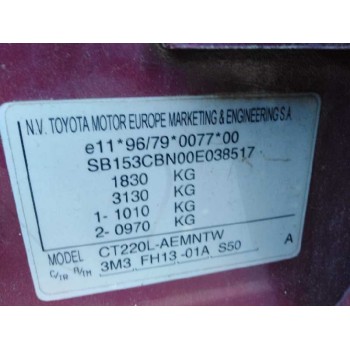 toyota avensis berlina (t 22) del año 1999