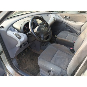 nissan almera tino (v10) del año 2004