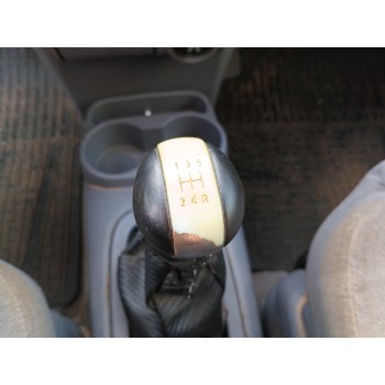 nissan almera tino (v10) del año 2004