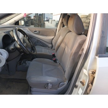 nissan almera tino (v10) del año 2004