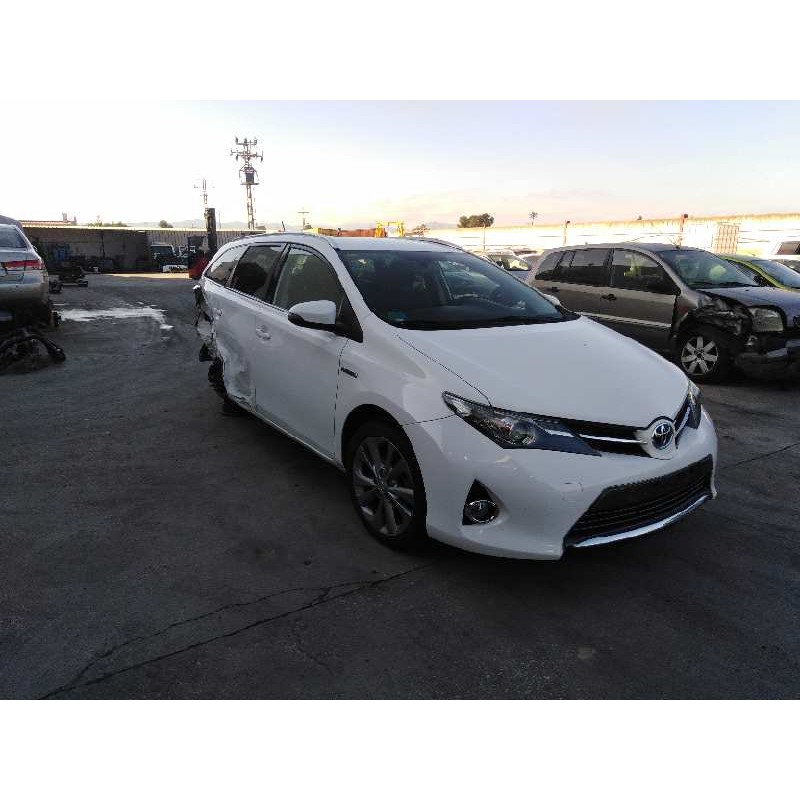 TOYOTA AURIS TOURING SPORTS (E18)
