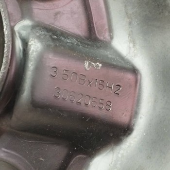 Recambio de neumatico repuesto para volvo v40 familiar 1.8 16v referencia OEM IAM 30620658 3,50BX15H2 ET40 4H 4X115