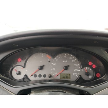 ford focus berlina (cak) del año 2001