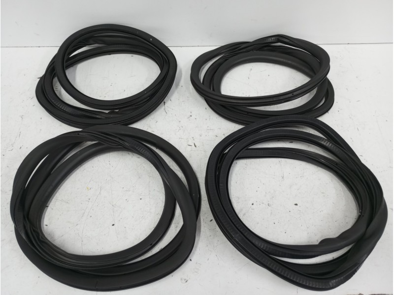 Recambio de gomas contorno puerta para seat ibiza (6p1) reference referencia OEM IAM   