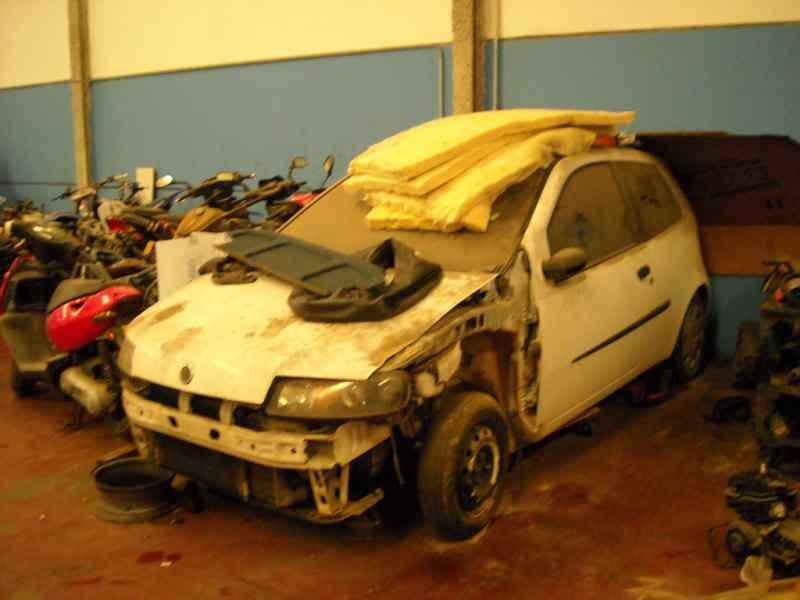 FIAT PUNTO BERLINA (188)