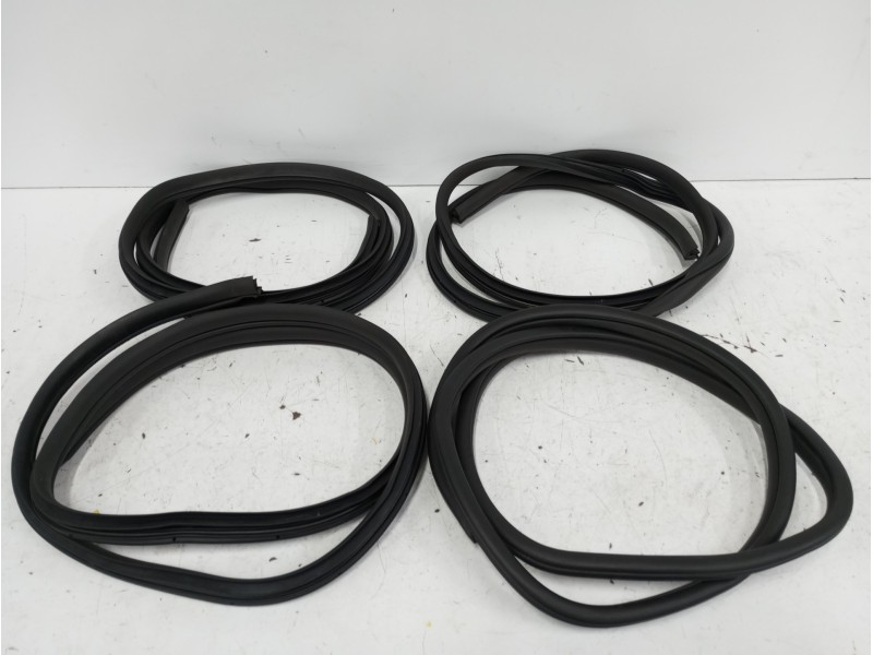 Recambio de gomas contorno puerta para kia picanto (ja) 1.0 cat referencia OEM IAM   