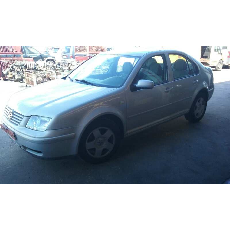 VOLKSWAGEN BORA BERLINA (1J2)