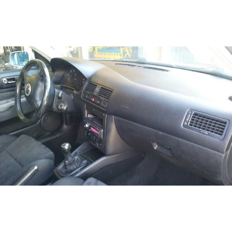 VOLKSWAGEN BORA BERLINA (1J2) 2000