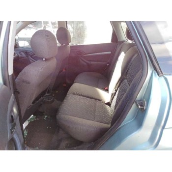 ford focus berlina (cak) del año 2001