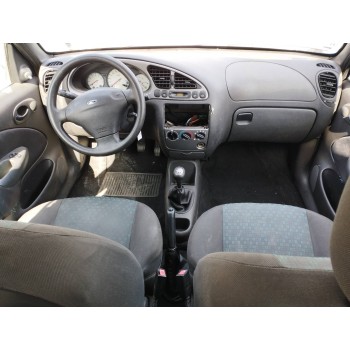 ford fiesta berlina (dx) del año 2001