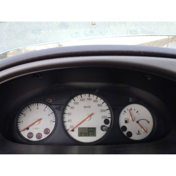 ford fiesta berlina (dx) del año 2001