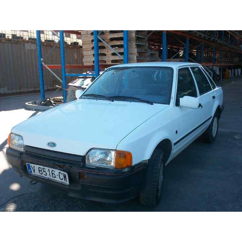 ford escort berlina del año 1989