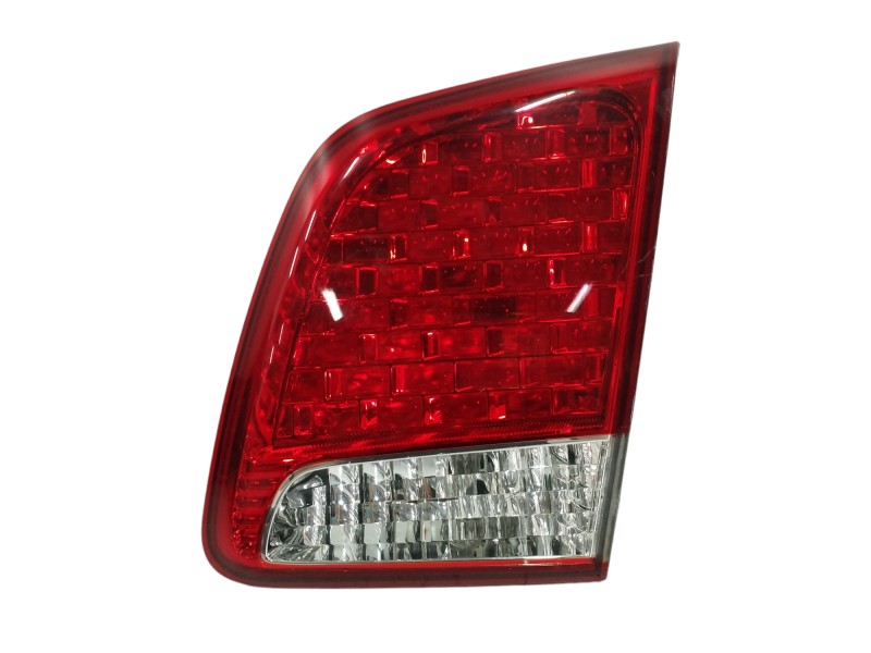 Recambio de piloto trasero derecho interior para kia sorento 2.0 crdi referencia OEM IAM 924062P02  