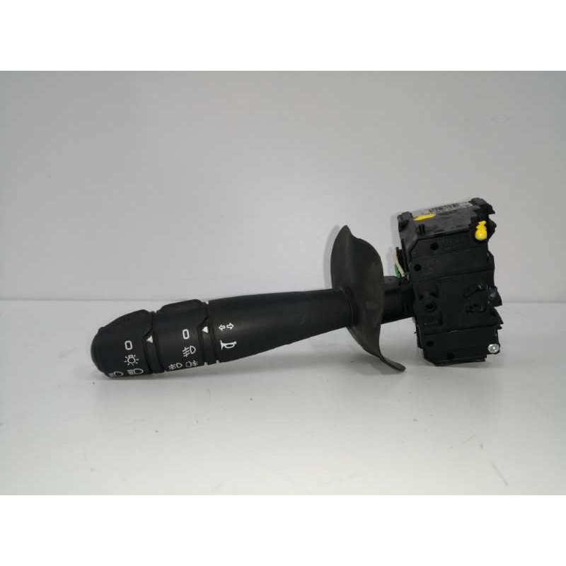 Recambio de mando luces para dacia duster laureate 4x2 referencia OEM IAM 9010576370  