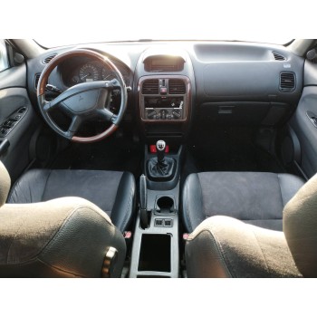 mitsubishi carisma berlina 5 (da0) del año 2000