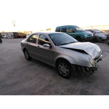 lancia lybra berlina del año 2000