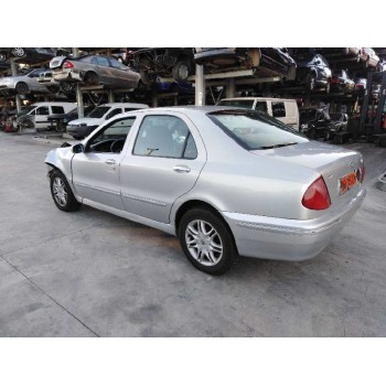 lancia lybra berlina del año 2000