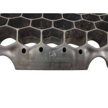 Recambio de rejilla delantera para kia sorento 2.0 crdi referencia OEM IAM 865612P000 INFERIOR 