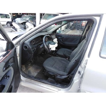 lancia lybra berlina del año 2000