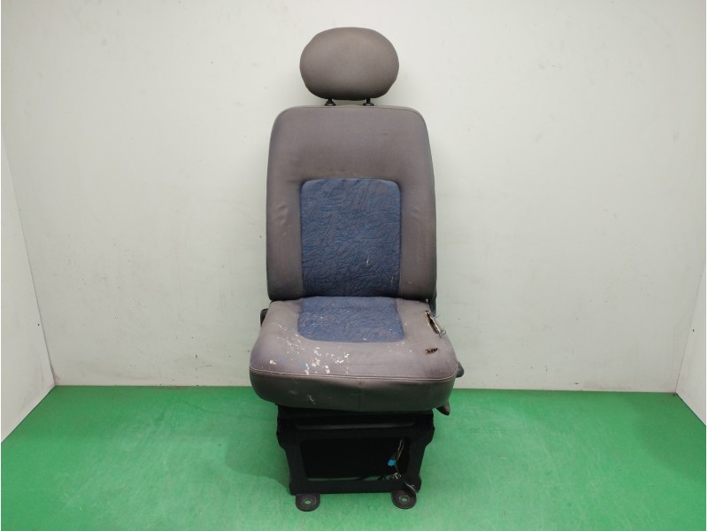 Recambio de asiento delantero izquierdo para renault master combi desde ´98 2.2 diesel referencia OEM IAM  NECESITA REPARACION 