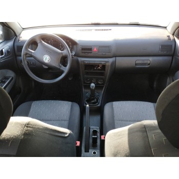 skoda octavia berlina (1u2) del año 2001