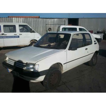 peugeot 205 berlina del año 1990