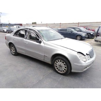 mercedes-benz clase e (w211) berlina del año 2004