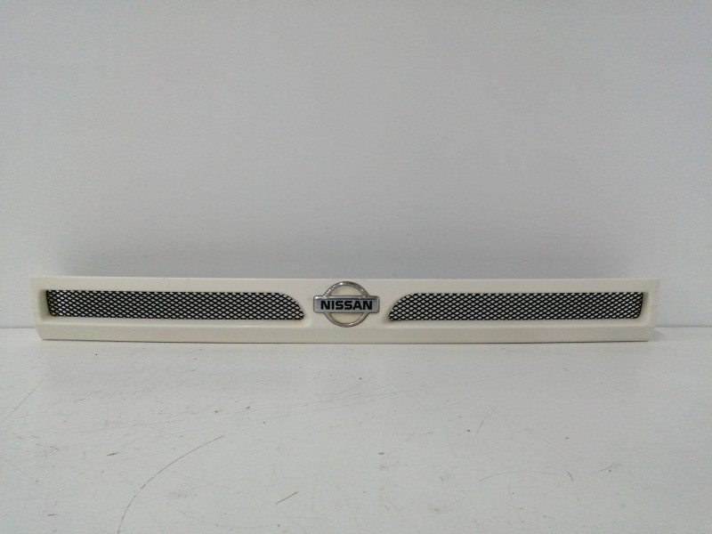 Recambio de rejilla delantera para nissan trade 100 3.0 turbodiesel referencia OEM IAM X001207228  