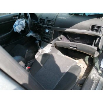 toyota avensis berlina (t25) del año 2008